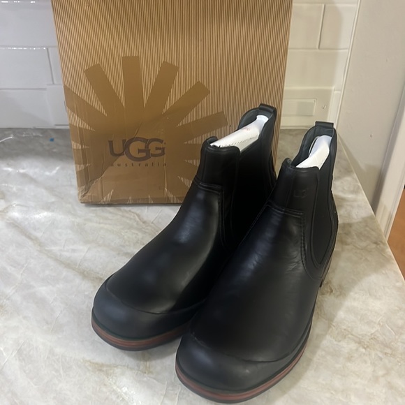 UGGS Black Boots M Matheson Size 11 NIB NBW - Picture 2 of 5